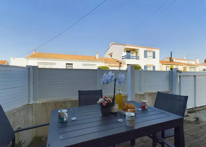 Διαμέρισμα Pour 4 Avec Balcon Et Terrasse