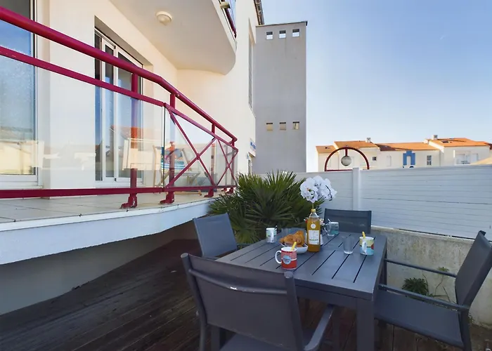 Διαμέρισμα Pour 4 Avec Balcon Et Terrasse *